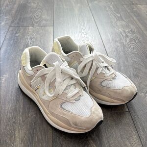 Women’s New Balance 2022 57/40 Shoes - Color: Sea Salt - Size 9 - Lightly Used